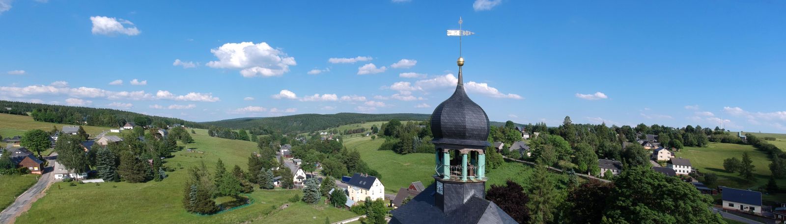 Blick auf Kirchturm von Rübenau