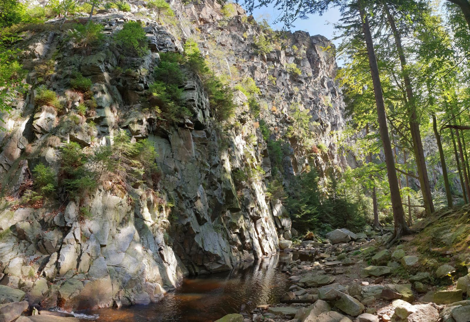 Ringmauer im Schwarzwassertal